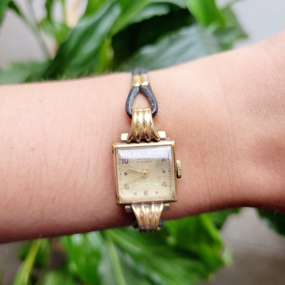 Vintage Ancre 17 Rubis Leather Cord Watch - Picture 3 of 9